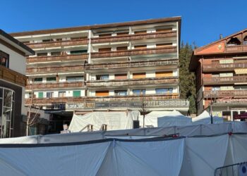 Crans-Montana, al Tg1 le immagini di un incendio a un altro locale dei Moretti