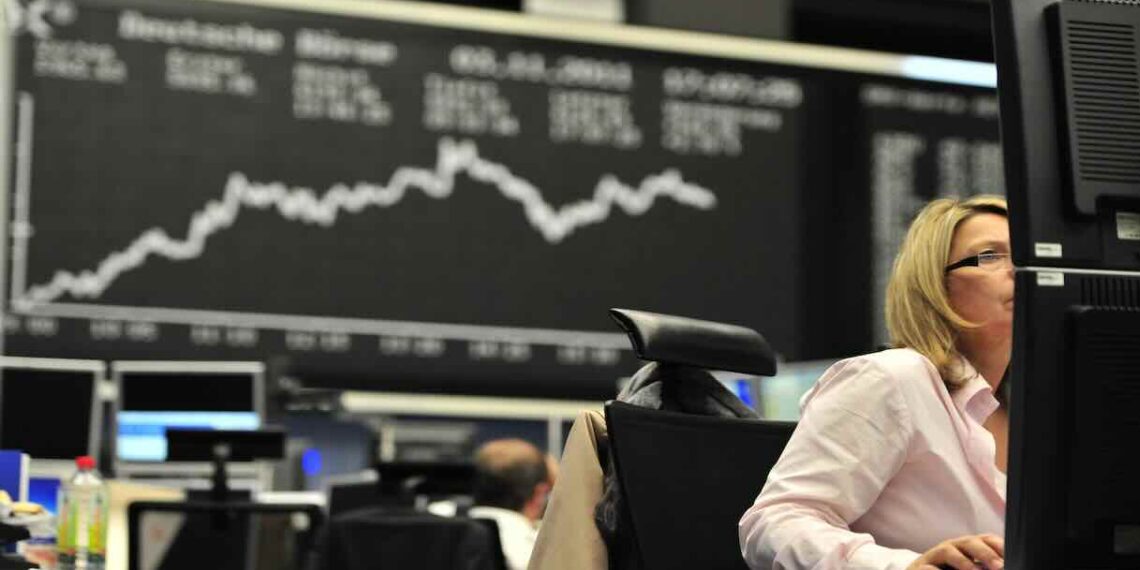 Le Borse chiudono deboli con continui rischi geopolitici e in attesa della Fed