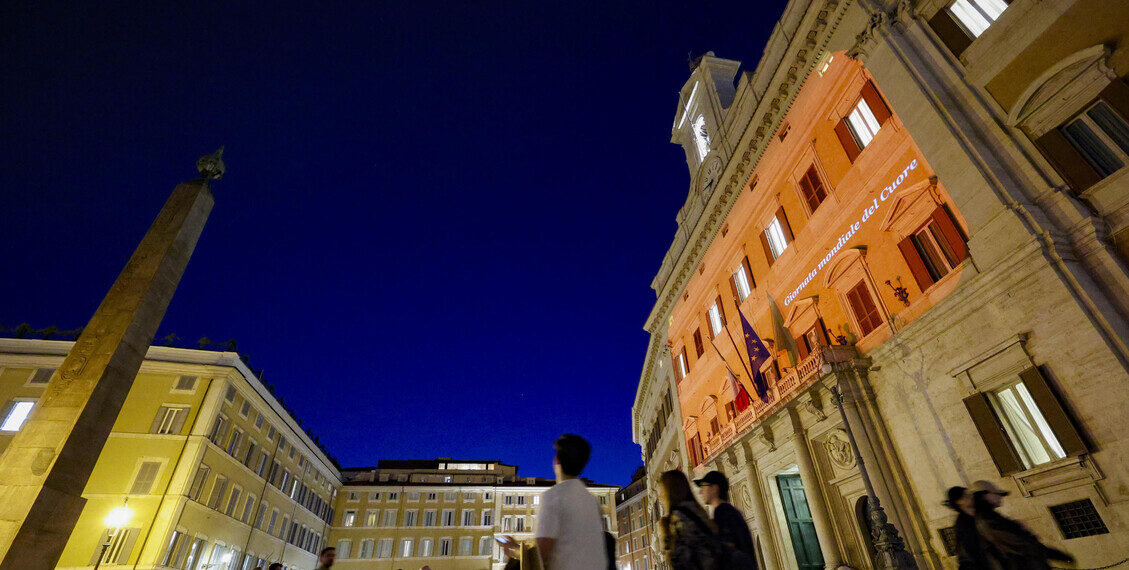 La maggioranza tenta blitz sul condono edilizio, ma arriva lo stop