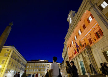 La maggioranza tenta blitz sul condono edilizio, ma arriva lo stop