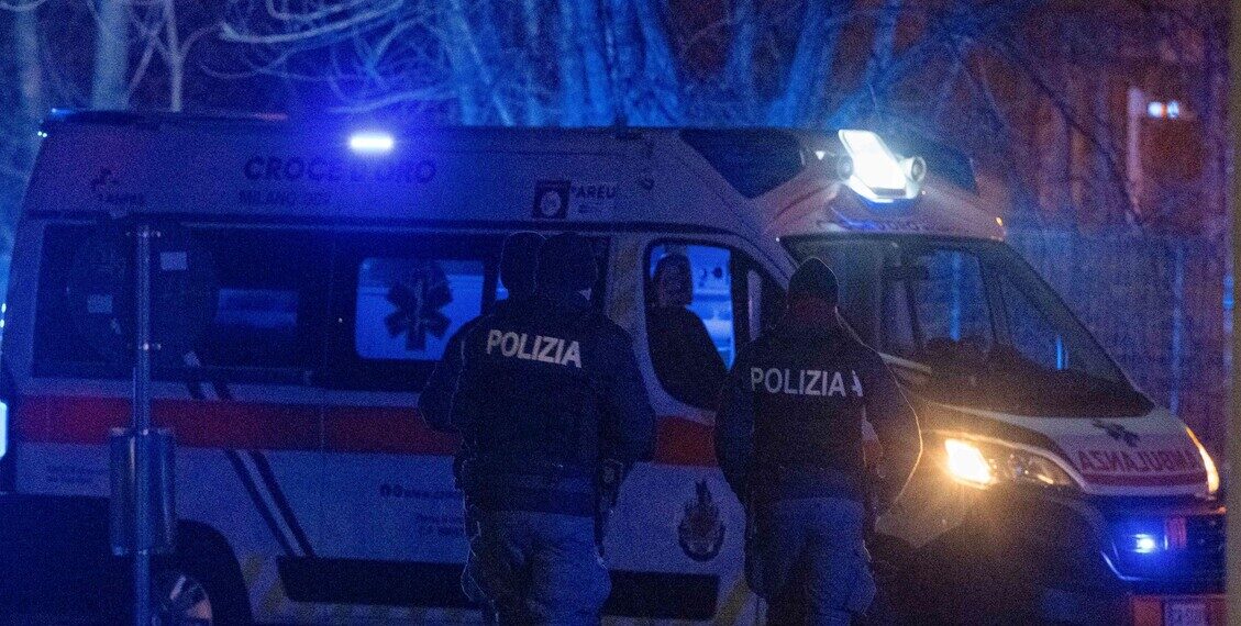 L’agente che ha sparato è indagato, interrogato in Questura a Milano
