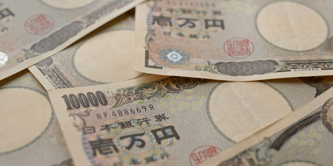 Giappone, banca centrale alza le stime di crescita e congela i tassi allo 0,75%