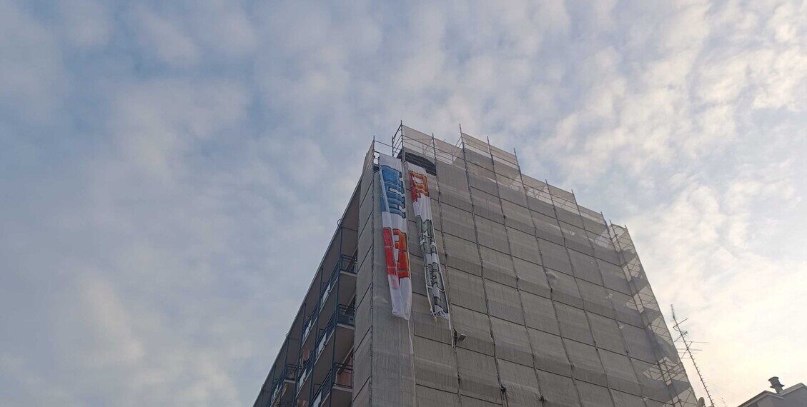 Al corteo contro le Olimpiadi steso striscione ‘Ice out of Milan’