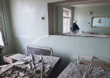 Media, nuovo attacco russo nella notte a Kiev