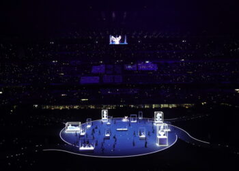 Milano Cortina: s’illumina San Siro, al via Cerimonia dei Giochi