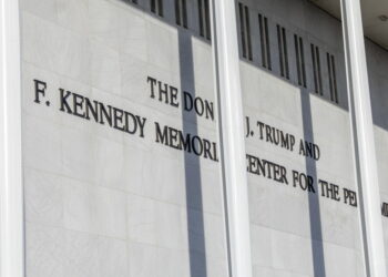 Trump chiude per 2 anni il Kennedy Center per lavori
