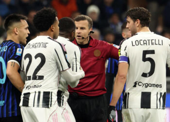 Calcio: rabbia Juve nel tunnel, Spalletti e Chiellini contro l’arbitro