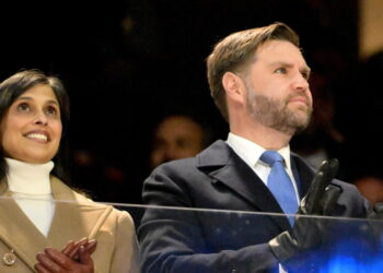 Milano Cortina: a San Siro applausi per atleti Usa, fischi per Vance