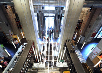 Controlli al Mercato Centrale di Milano, sospese 17 attività commerciali