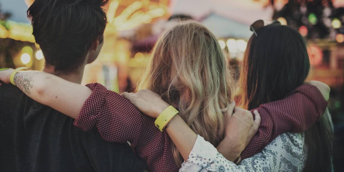 Stare insieme è un anti-stress, studio svela i benefici dello ‘scudo sociale’