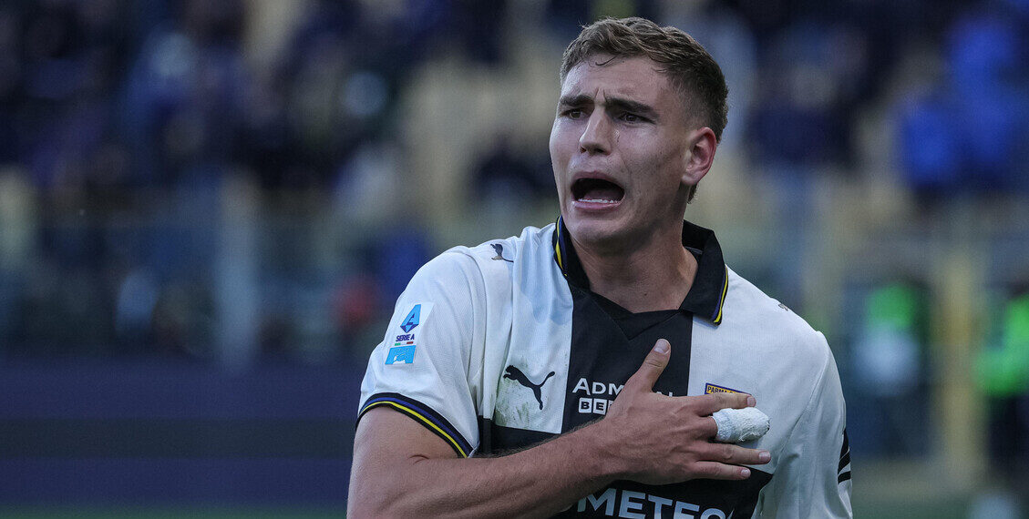 Il Parma batte il Verona all’ultimo respiro, pari tra Cremonese e Genoa