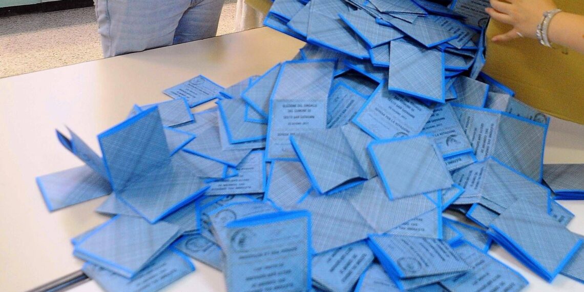 Sondaggio politico, Fratelli d’Italia cresce. Pd e M5S calano