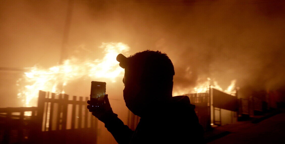 Cile, allerta rossa per incendi tra Valparaíso e Santiago