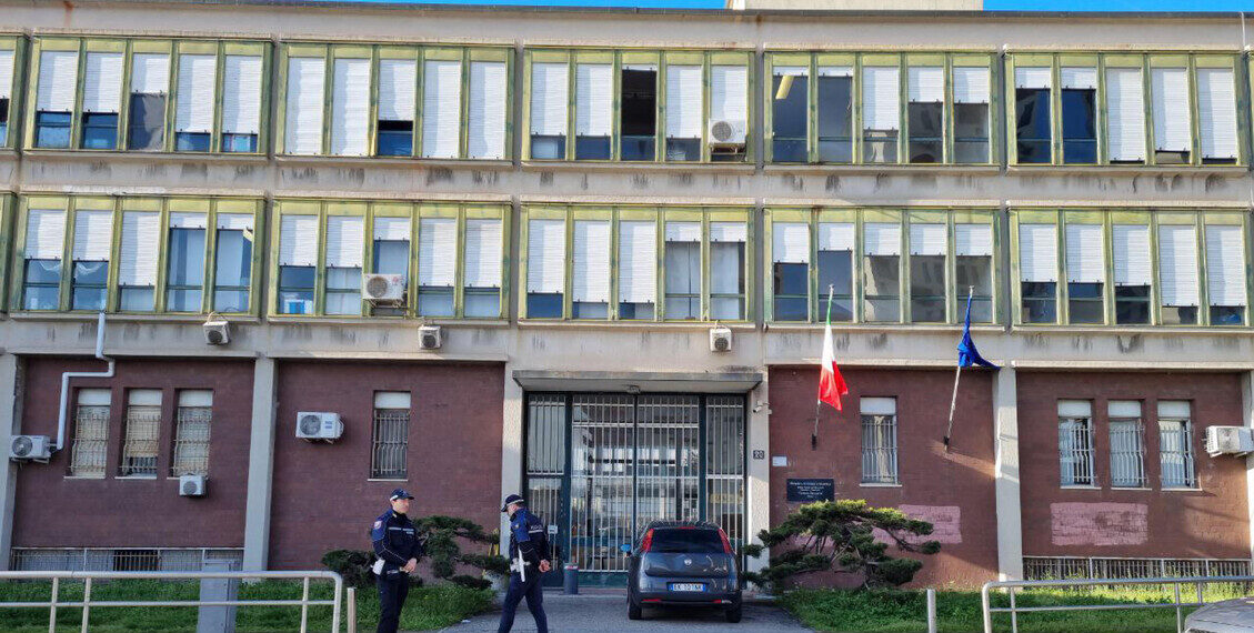 Sappe, cinque agenti feriti al carcere minorile Beccaria
