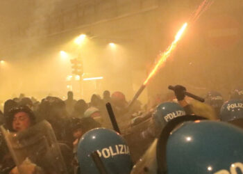 Corteo a Milano, denunce per manifestazione non autorizzata e travisamento