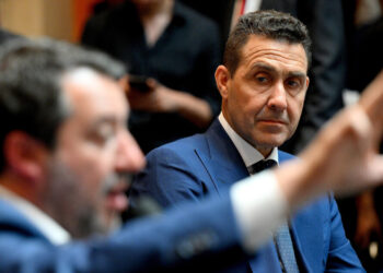 Il segretario cerca di chiudere il caso, ma è tensione nella Lega