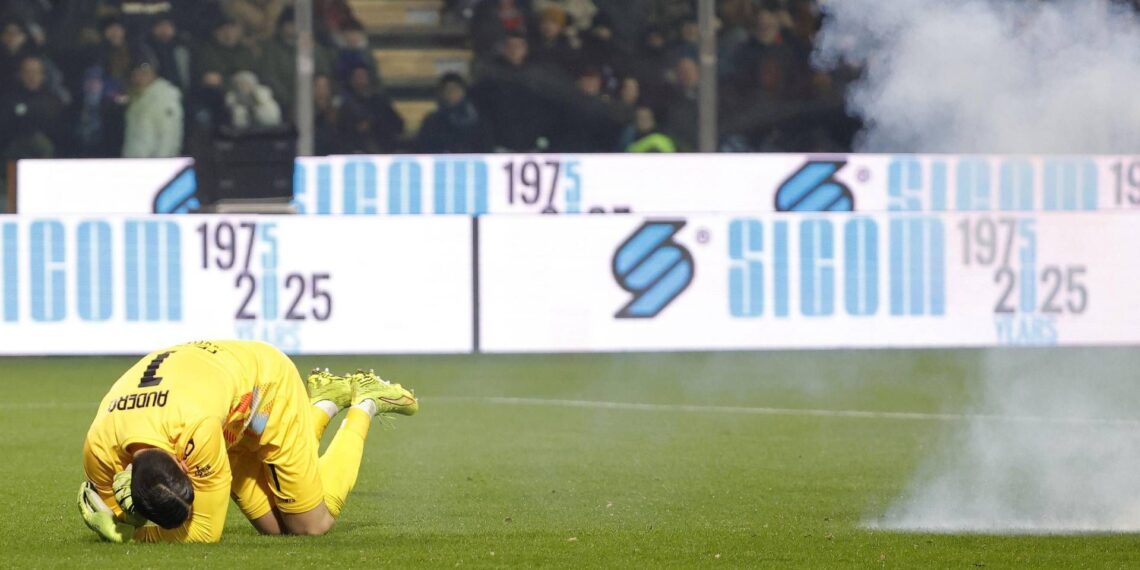 Petardo contro Audero, arrestato 19enne: è un ultras dell’Inter