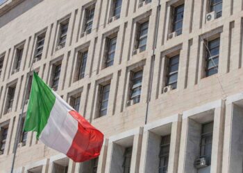 Alta tensione Iran, Farnesina: “Italiani via dal Paese, attenzione anche in Israele”
