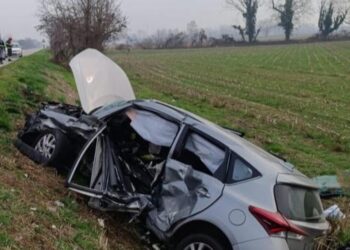 Scontro fra due auto nel Cremonese, un morto