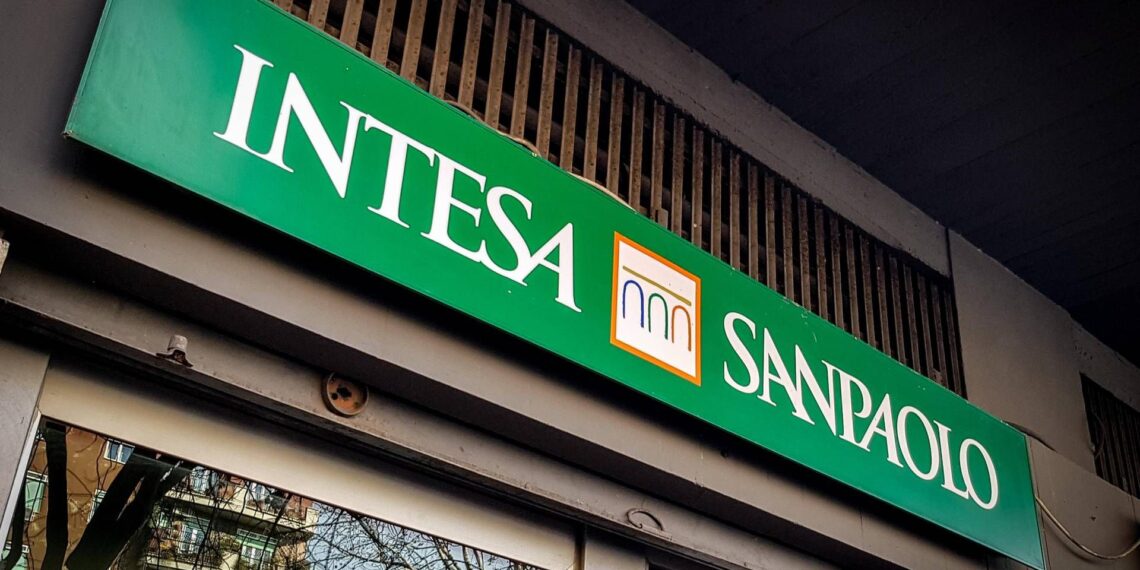 Intesa Sanpaolo, utili a 9,3 miliardi di euro: l’obiettivo è 10 miliardi per il 2026