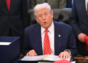 Ucraina, Trump: “Putin ha rispettato la tregua”. La ‘bugia’ del presidente Usa