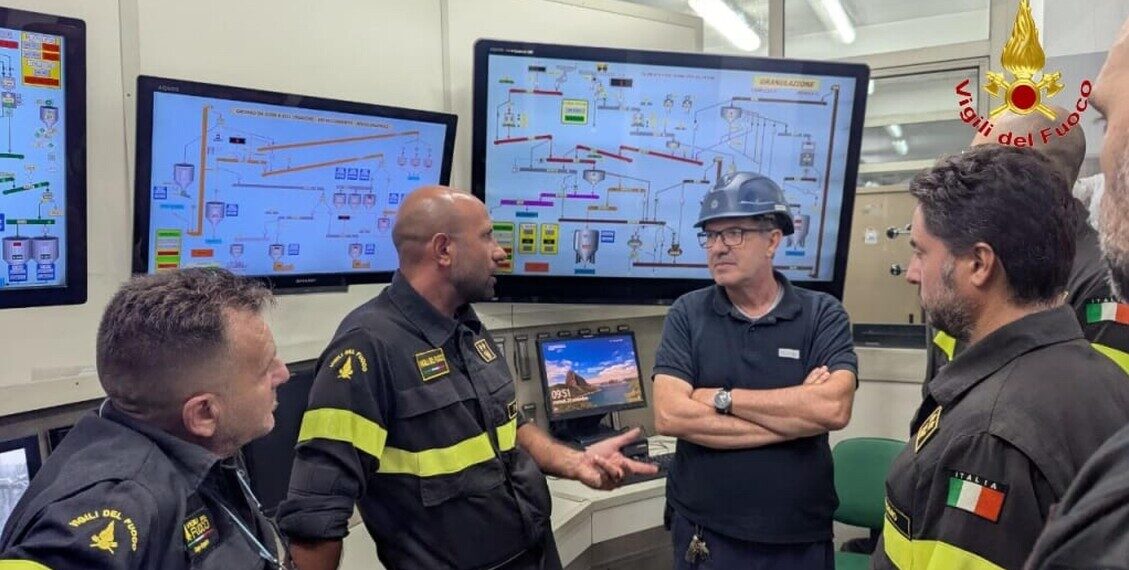 Crolla palazzina disabitata a Licata, si cerca un uomo