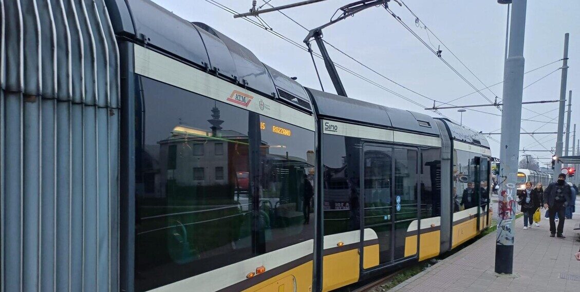 Un altro tram esce dai binari a Milano, terzo incidente in dieci giorni