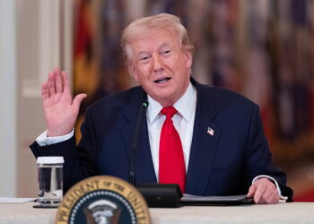 Trump, ‘rinunceremo ad alcune sanzioni per le turbolenze sul petrolio’