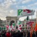 A Milano centrosinistra, Cgil e Anpi festeggiano il No in piazza Duomo
