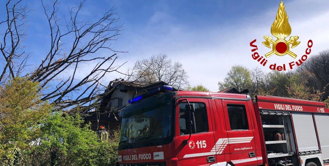 Già 120 interventi dei vigili del fuoco nel Milanese per il forte vento