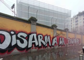 Corteo per Dax, murales ‘Disarmiamo la paura’ su una caserma
