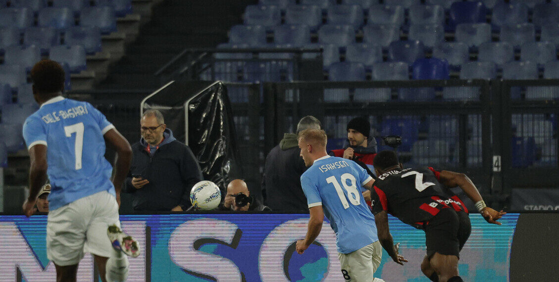 La Lazio batte 1-0 il Milan, i rossoneri restano a -8 dall’Inter