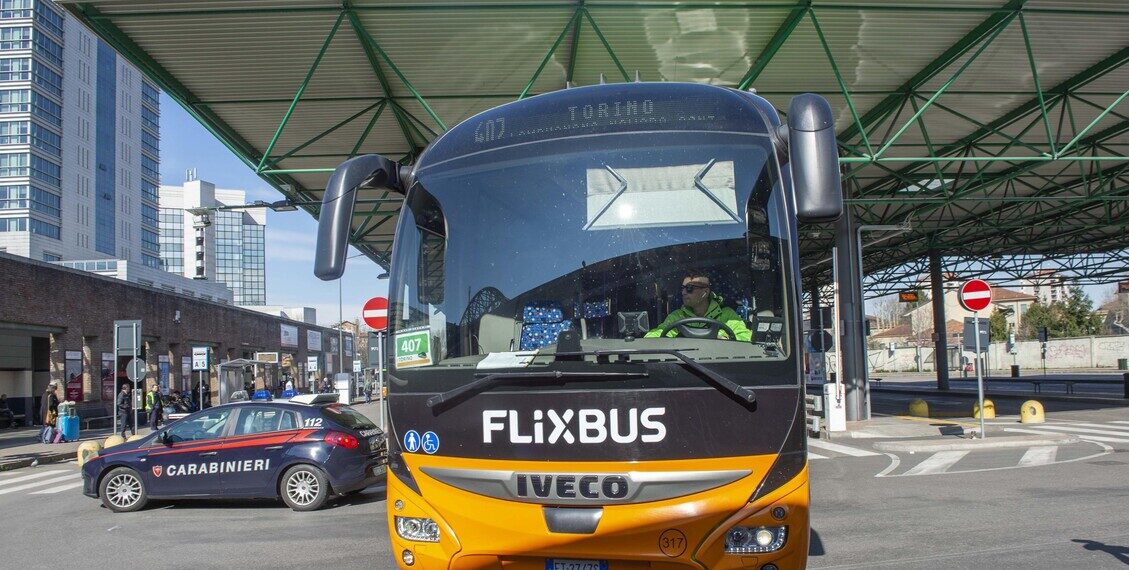 Figlio di un boss dei Casamonica arrestato su un pullman a Milano