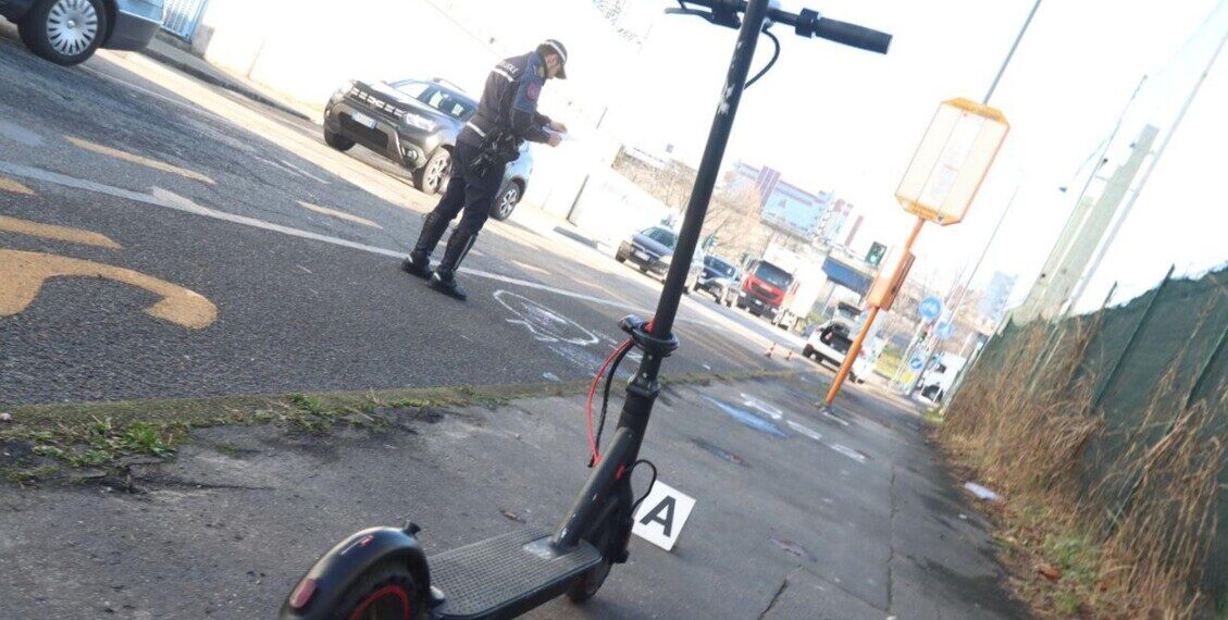 Scontro auto-monopattino, feriti due bambini di 10 anni