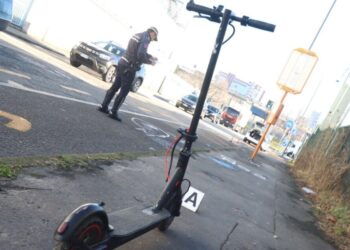 Scontro auto-monopattino, feriti due bambini di 10 anni