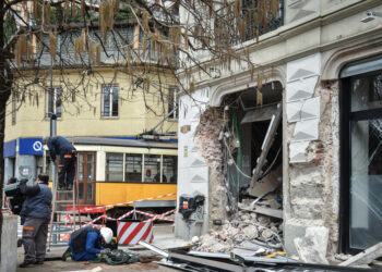 Tram deragliato, ‘chiamata del tranviere sei minuti prima dello schianto’