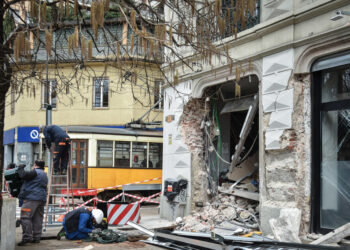 Un trauma al piede per l’autista del tram deragliato, sequestrate le scarpe