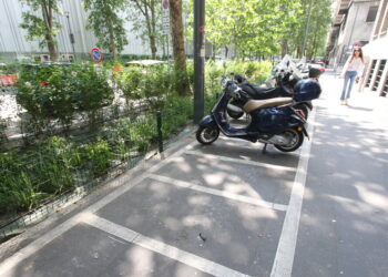 L’agente che ha colpito a manganellate una trans, ‘è stato uno sbaglio’