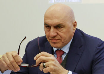 Crosetto: ‘Avrò sbagliato a restare a Dubai, ma c’erano i miei figli’