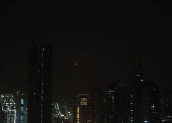 Iran, manager bloccato a Milano: “A Dubai c’è la mia famiglia, missili in area dove viviamo”