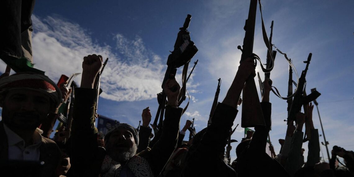 Iran, cosa significa l’attacco degli Houthi a Israele: la strategia di Teheran e il rischio escalation