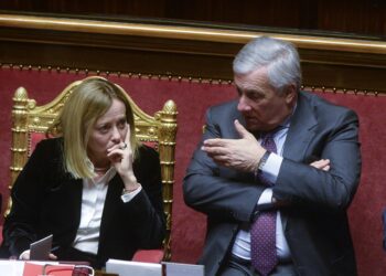 Iran, Meloni agli italiani: “Siate prudenti”. Tajani: “Se situazione peggiora evacuazione in poche ore”