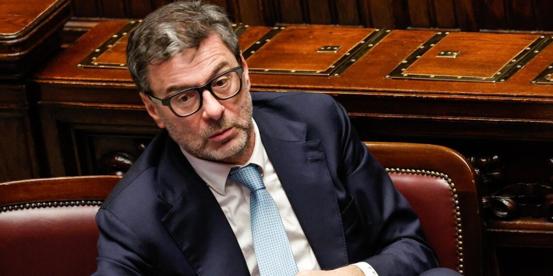 Pressione fiscale in Italia al 43,1%, nel mentre il Pil è fermo: i dati