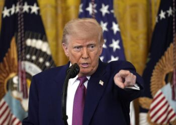 Iran, Trump chiede una coalizione: “Altri paesi mandino navi per aprire lo Stretto di Hormuz”